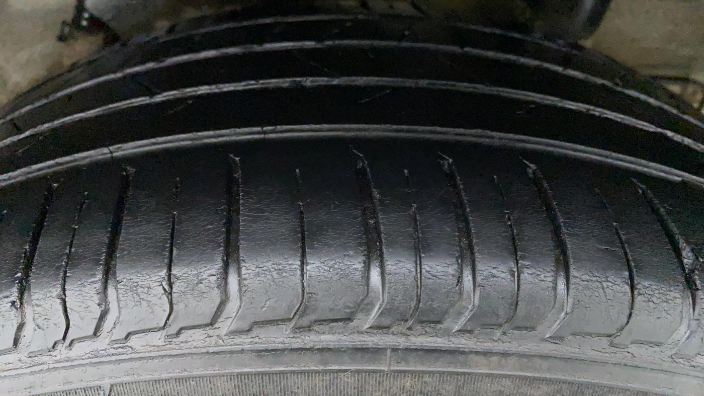2019 Hyundai VENUE 1.0 TURBO GDI SX+ AT, Petrol, Automatic, 31,071 km, Right Front Tyre Tread