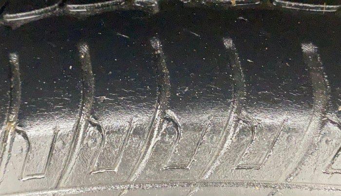 2014 Maruti Wagon R 1.0 VXI, Petrol, Manual, 88,365 km, Right Rear Tyre Tread