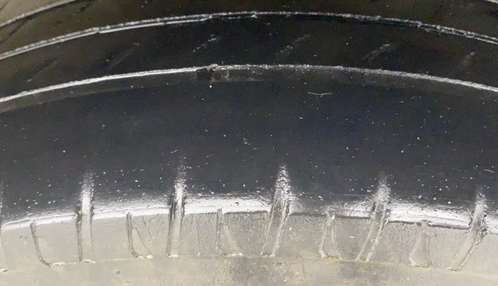 2014 Maruti Wagon R 1.0 VXI, Petrol, Manual, 88,365 km, Left Rear Tyre Tread