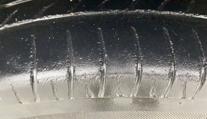 2014 Maruti Wagon R 1.0 VXI, Petrol, Manual, 88,365 km, Left Front Tyre Tread