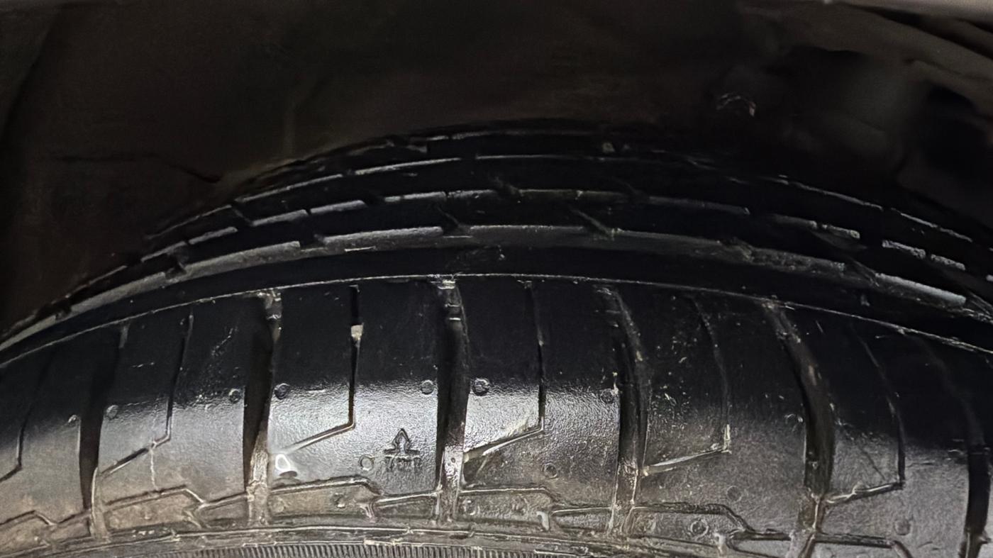 2015 Maruti Ciaz ZXI+, Petrol, Manual, 49,798 km, Right Front Tyre Tread