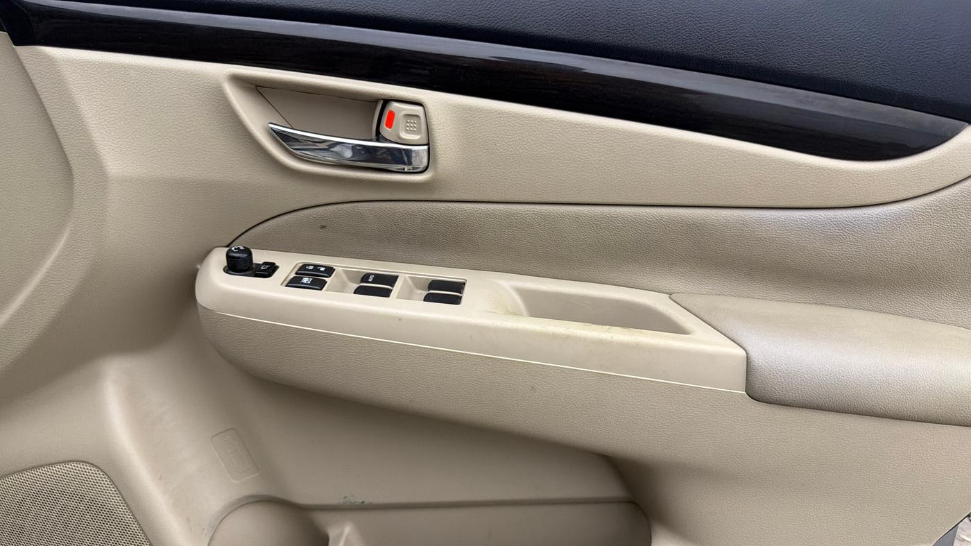 2015 Maruti Ciaz ZXI+, Petrol, Manual, 49,798 km, Driver Side Door Panels Control