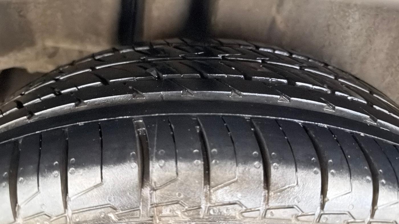 2015 Maruti Ciaz ZXI+, Petrol, Manual, 49,798 km, Right Rear Tyre Tread