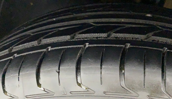 2021 KIA SONET HTX PLUS 1.5, Diesel, Manual, 33,161 km, Left Front Tyre Tread