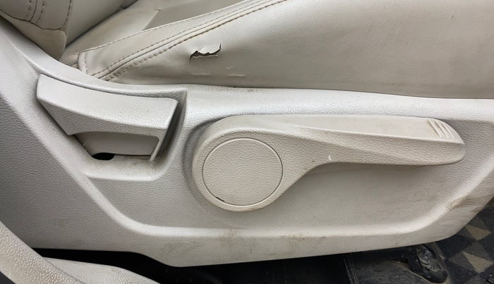 2019 Mahindra XUV300 W8 (O) 1.5 DIESEL, Diesel, Manual, 62,977 km, Driver Side Adjustment Panel