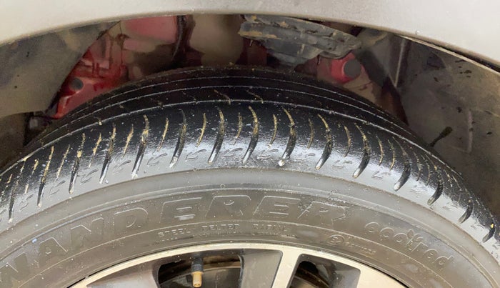 2019 Mahindra XUV300 W8 (O) 1.5 DIESEL, Diesel, Manual, 62,977 km, Left Front Tyre Tread