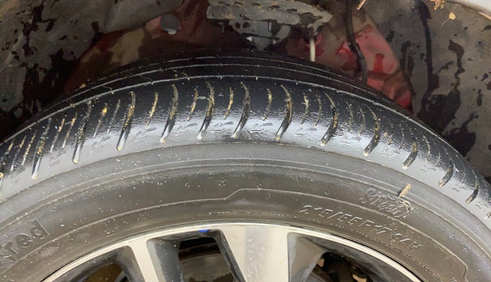 2019 Mahindra XUV300 W8 (O) 1.5 DIESEL, Diesel, Manual, 62,977 km, Right Front Tyre Tread