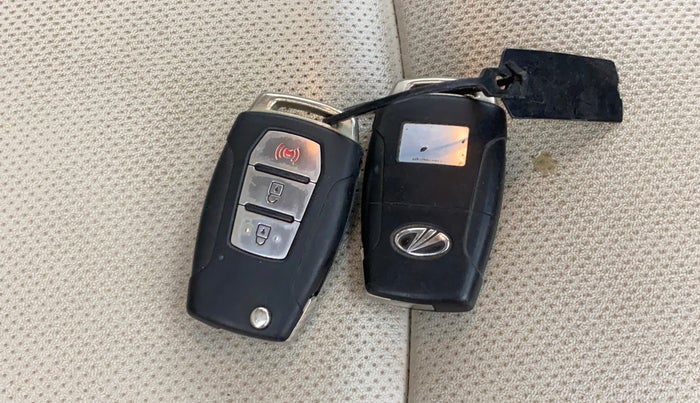 2019 Mahindra XUV300 W8 (O) 1.5 DIESEL, Diesel, Manual, 62,977 km, Key Close Up