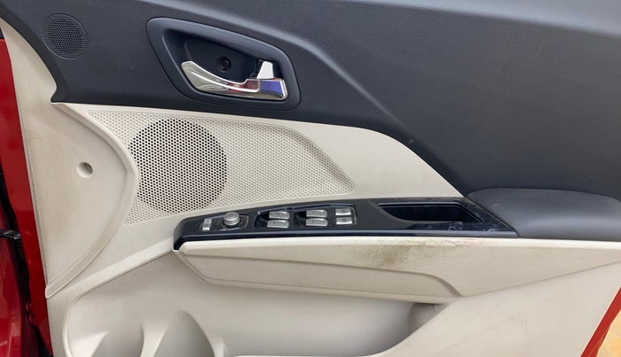 2019 Mahindra XUV300 W8 (O) 1.5 DIESEL, Diesel, Manual, 62,977 km, Driver Side Door Panels Control