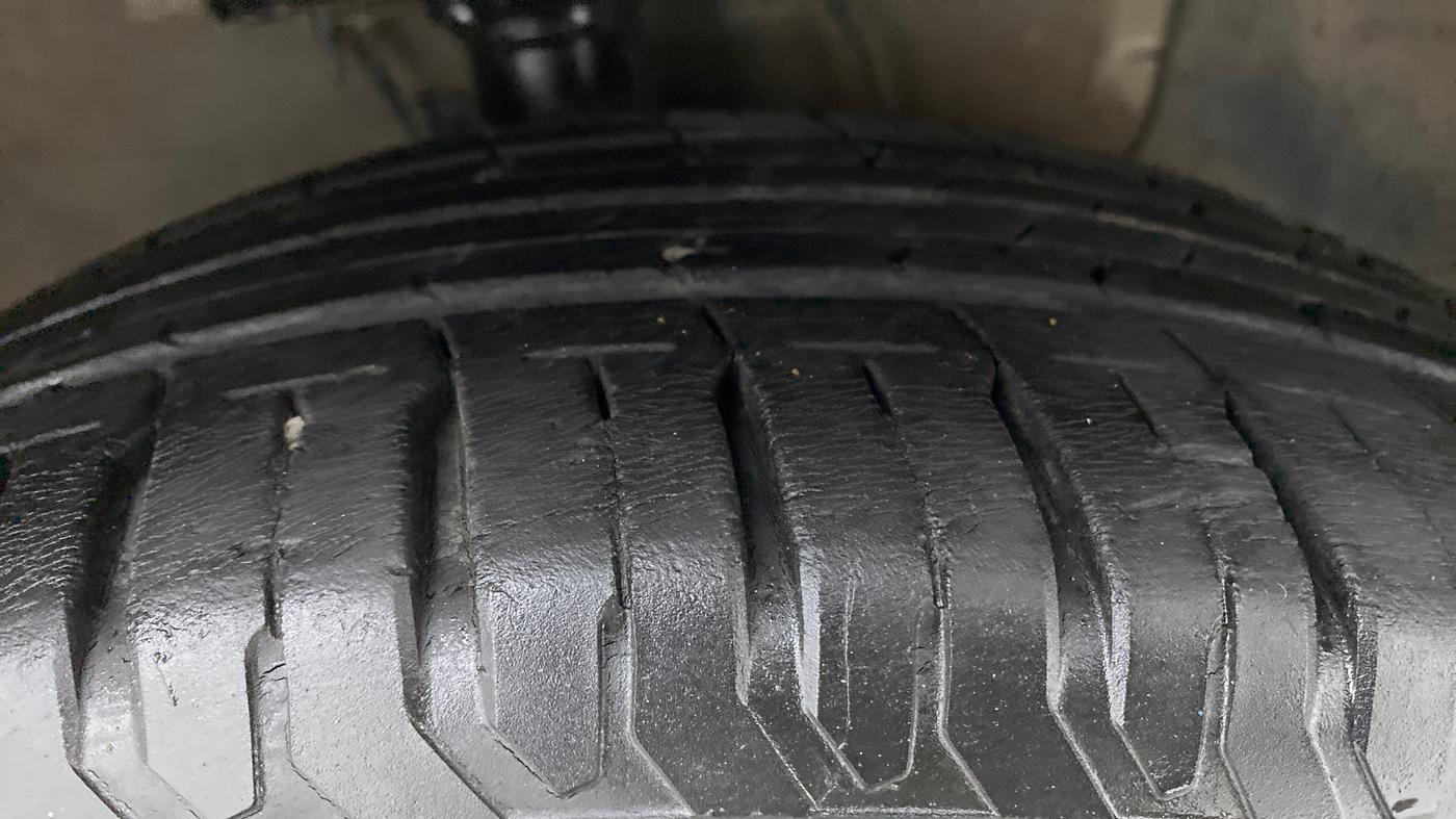 2017 Hyundai Verna 1.6 SX VTVT, Petrol, Manual, 14,161 km, Right Front Tyre Tread