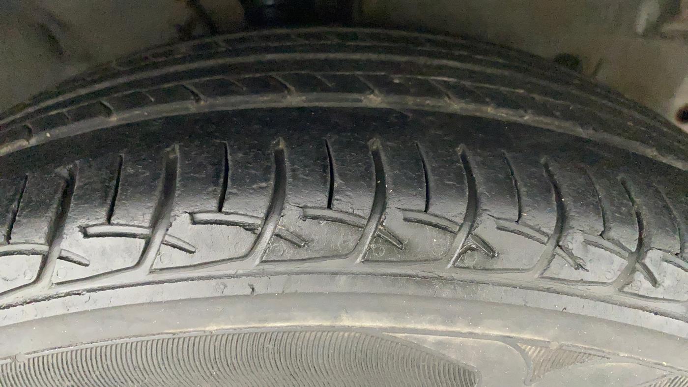 2012 Hyundai Verna FLUIDIC 1.6 VTVT EX, Petrol, Manual, 59,119 km, Right Front Tyre Tread