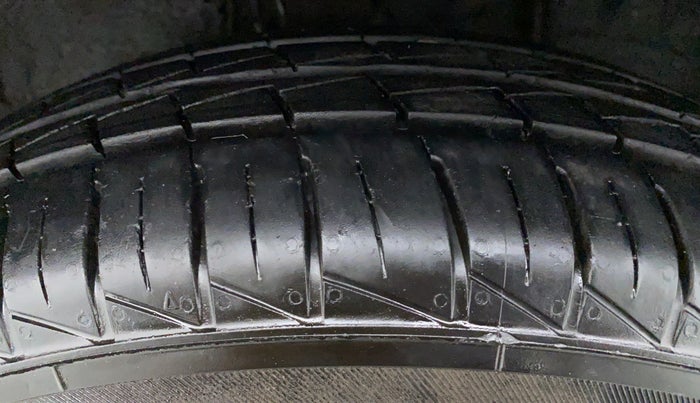 2021 Maruti Alto LXI OPT, Petrol, Manual, 9,718 km, Right Front Tyre Tread