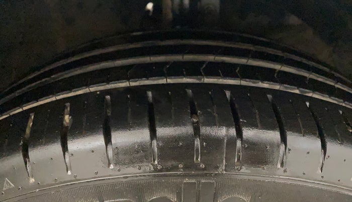 2023 Maruti Baleno  ZETA CNG 1.2L, CNG, Manual, 26,899 km, Right Front Tyre Tread