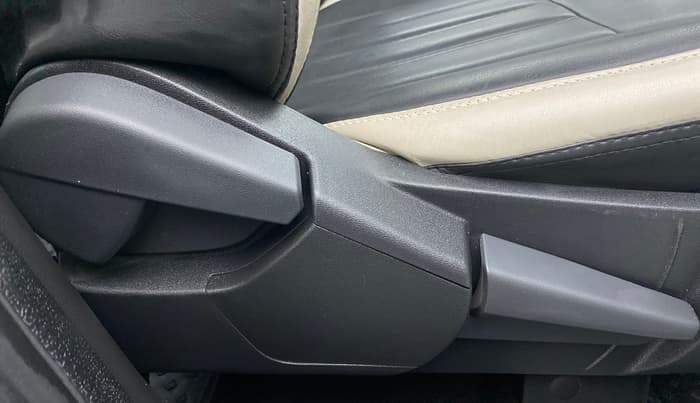 2021 Renault Kiger RXZ 1.0 MT, Petrol, Manual, 4,626 km, Driver Side Adjustment Panel