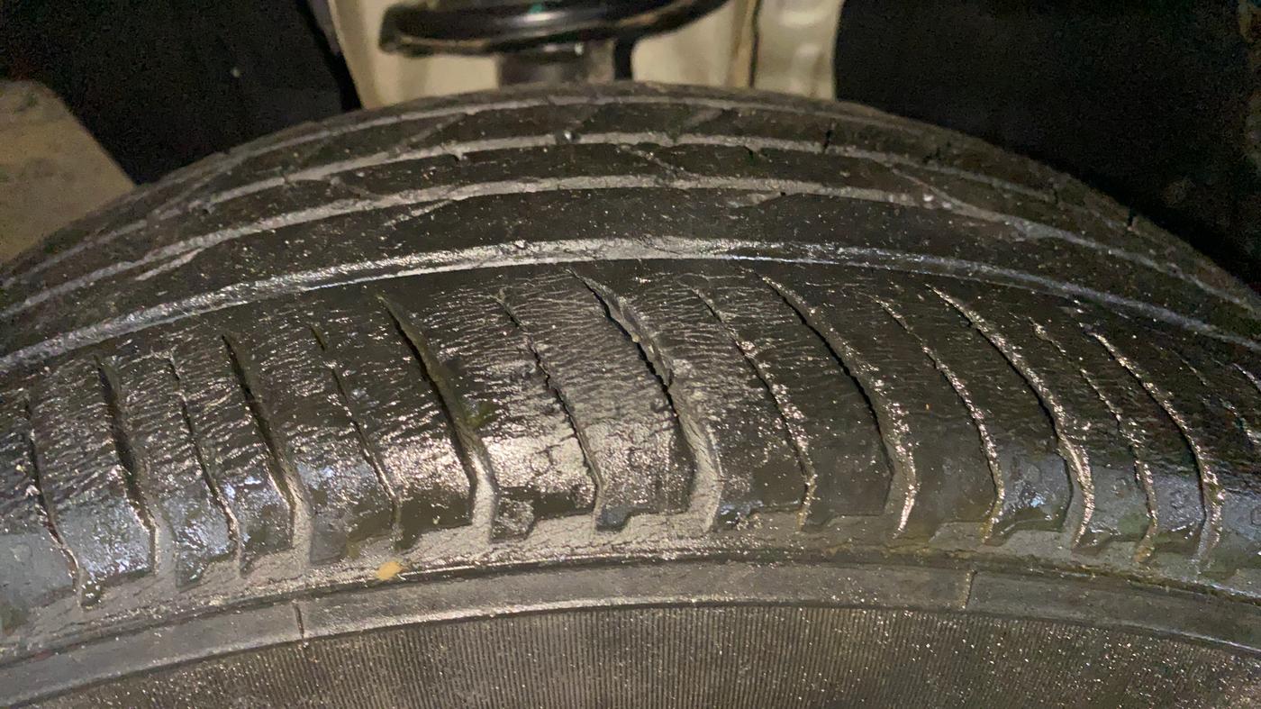 2021 Nissan MAGNITE XL TURBO, Petrol, Manual, 54,169 km, Right Front Tyre Tread