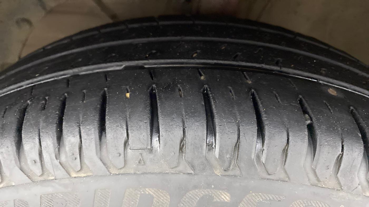 2017 Maruti Dzire ZXI Plus AMT, Petrol, Automatic, 76,239 km, Left Front Tyre Tread