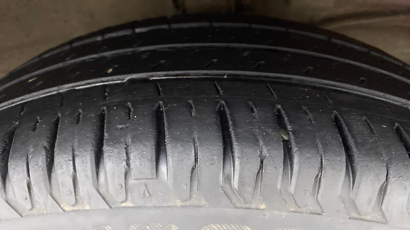 2017 Maruti Dzire ZXI Plus AMT, Petrol, Automatic, 76,239 km, Right Front Tyre Tread