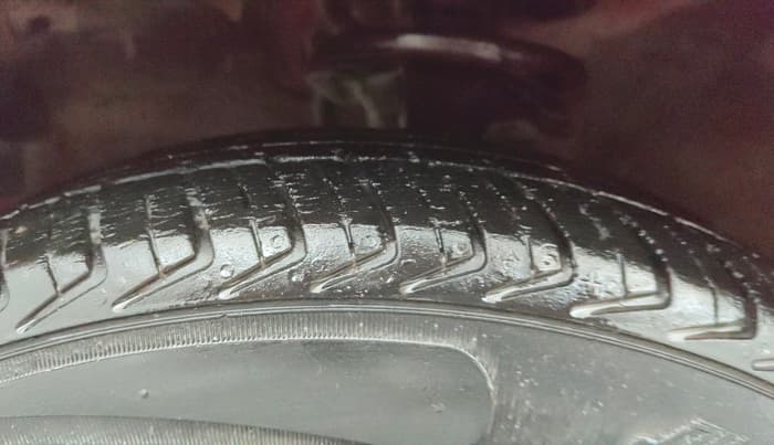 2013 Hyundai i10 MAGNA 1.2, Petrol, Manual, 42,042 km, Left Front Tyre Tread