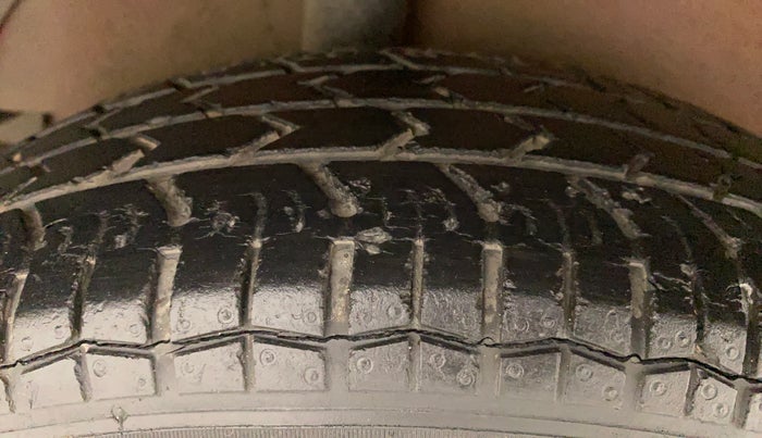 2011 Maruti Ritz LXI, Petrol, Manual, 33,945 km, Right Rear Tyre Tread