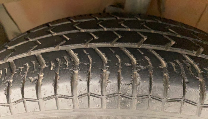 2011 Maruti Ritz LXI, Petrol, Manual, 33,945 km, Left Front Tyre Tread