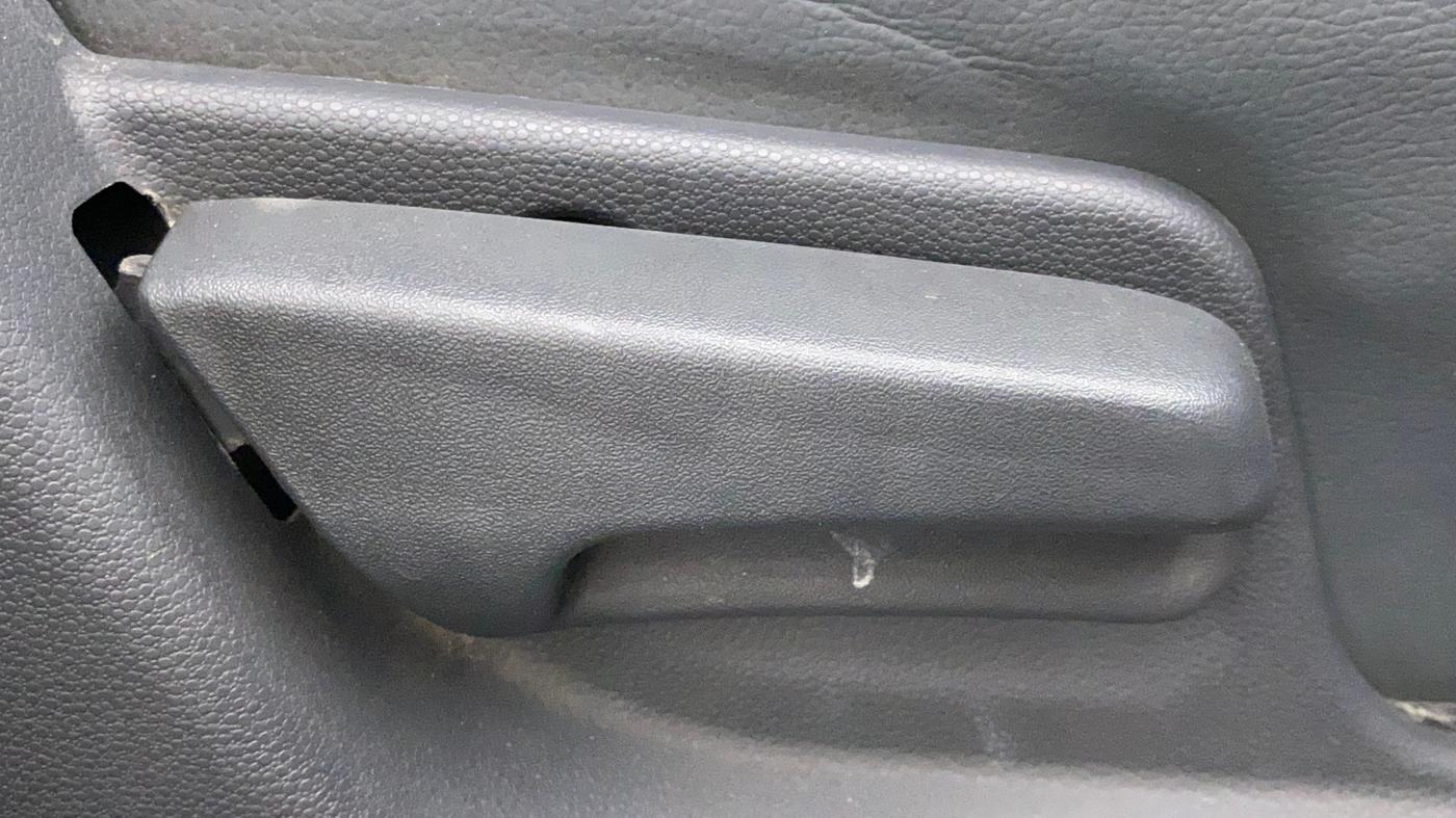 2011 Maruti Ritz LXI, Petrol, Manual, 33,945 km, Driver Side Adjustment Panel