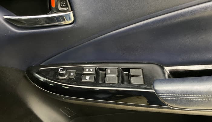 2022 Maruti Baleno ALPHA PETROL 1.2, Petrol, Manual, 38,174 km, Driver Side Door Panels Control