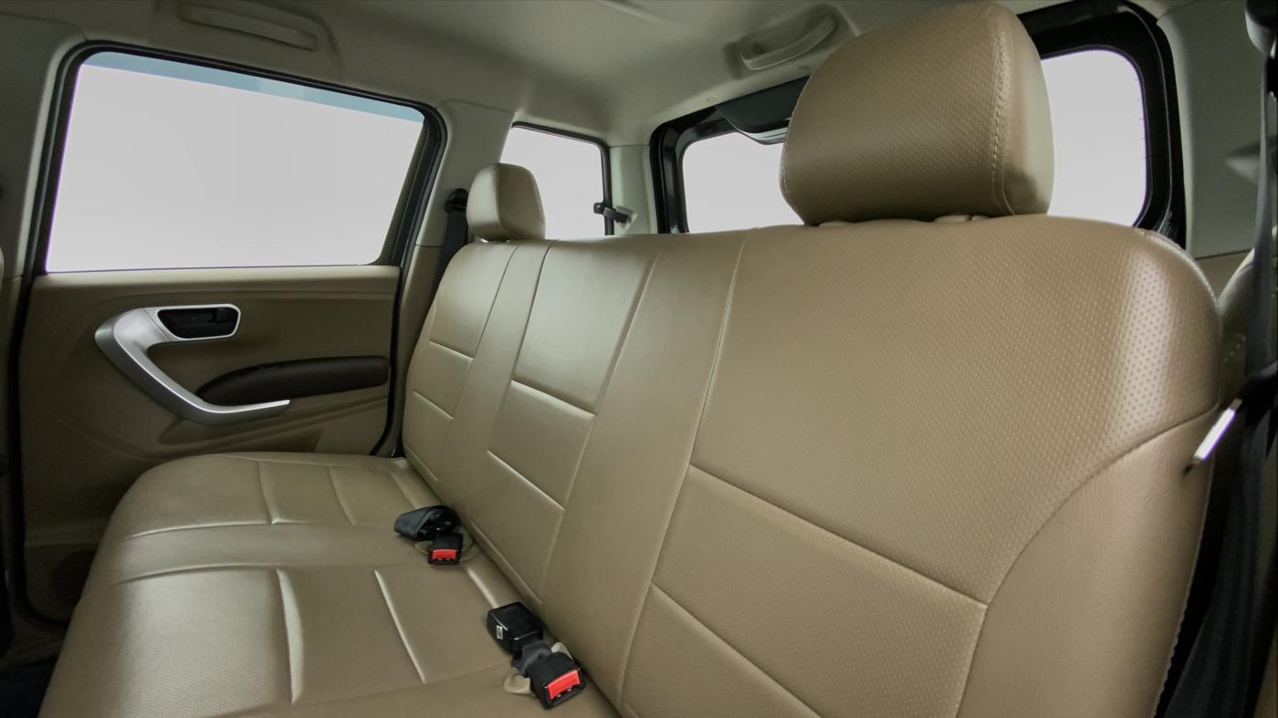 2017 Mahindra TUV300 T8, Diesel, Manual, 48,858 km, Right Side Rear Door Cabin