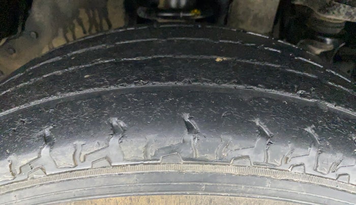 2017 Mahindra TUV300 T8, Diesel, Manual, 48,858 km, Right Front Tyre Tread
