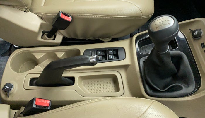 2017 Mahindra TUV300 T8, Diesel, Manual, 48,858 km, Gear Lever
