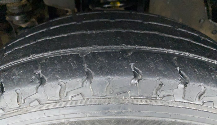 2017 Mahindra TUV300 T8, Diesel, Manual, 48,858 km, Left Front Tyre Tread