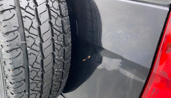 2017 Mahindra TUV300 T8, Diesel, Manual, 48,858 km, Dicky (Boot door) - Slightly dented