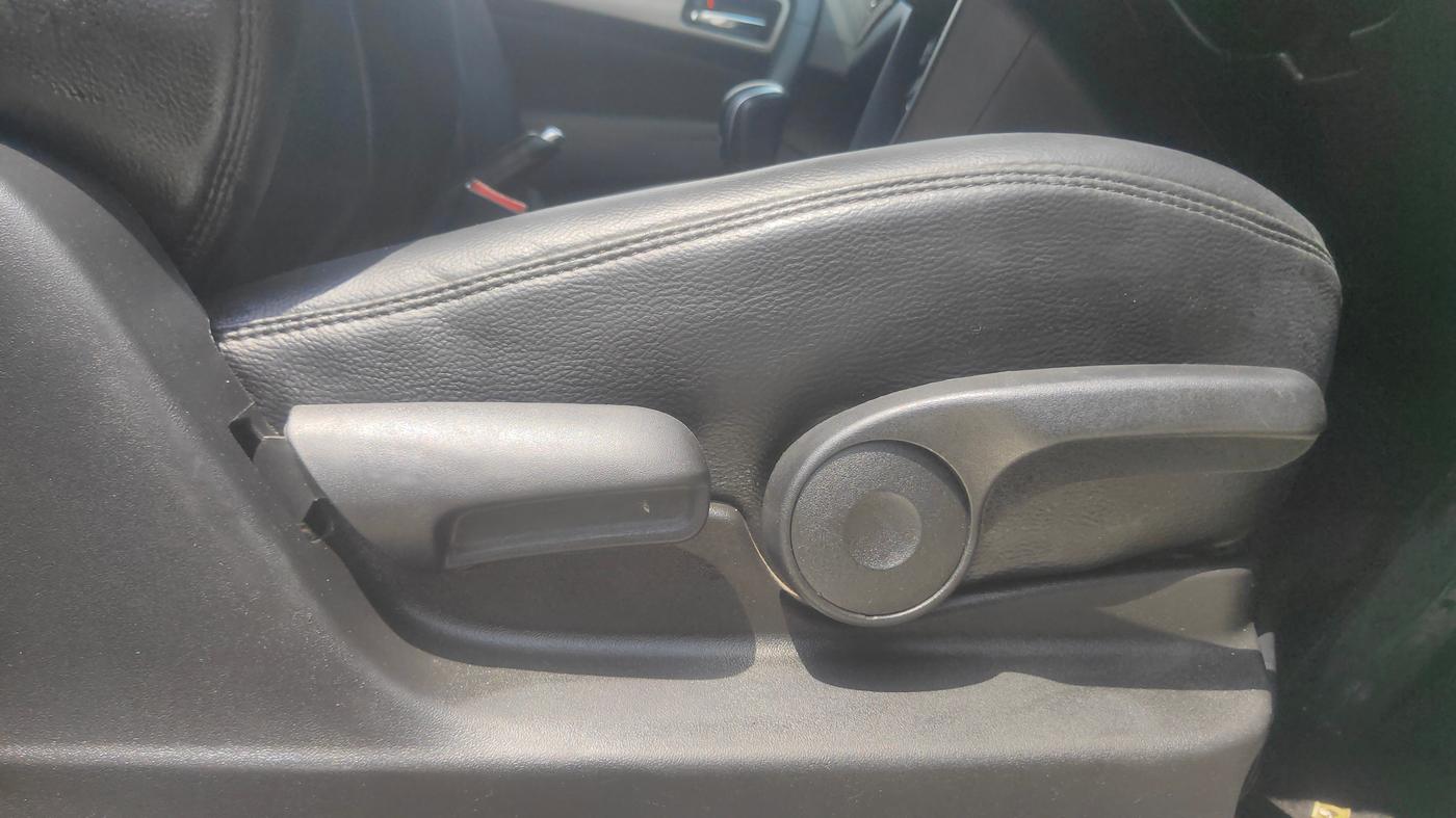 2019 Maruti Vitara Brezza ZDI AMT, Diesel, Automatic, 1,22,882 km, Driver Side Adjustment Panel