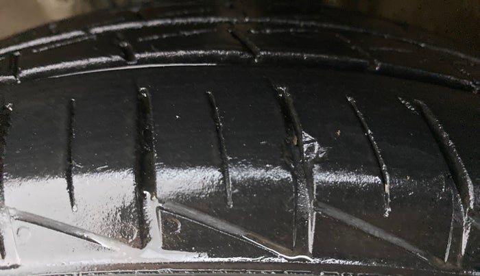 2021 Maruti Alto LXI CNG, CNG, Manual, 51,606 km, Left Front Tyre Tread