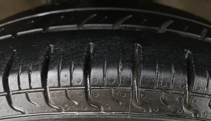 2021 Maruti Alto LXI CNG, CNG, Manual, 51,606 km, Right Front Tyre Tread