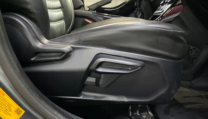 2025 Tata NEXON Pure Plus 1.2 iCNG 6MT, CNG, Manual, 12,630 km, Driver Side Adjustment Panel