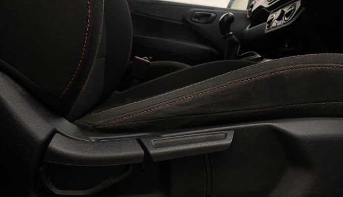 2022 Hyundai GRAND I10 NIOS MAGNA CORPORATE EDITION 1.2 KAPPA VTVT, Petrol, Manual, 57,155 km, Driver Side Adjustment Panel