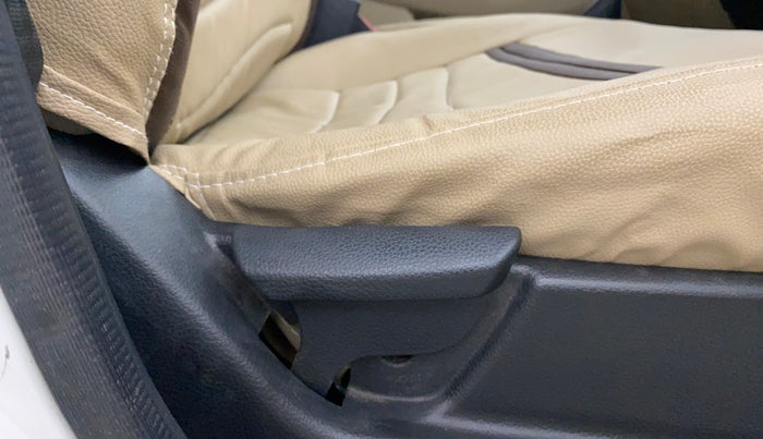 2018 Hyundai Eon ERA +, Petrol, Manual, 63,286 km, Driver Side Adjustment Panel