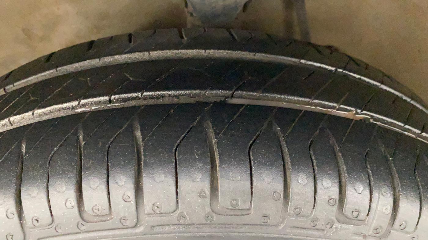 2016 Maruti Alto K10 LXI (O), Petrol, Manual, 25,175 km, Left Front Tyre Tread
