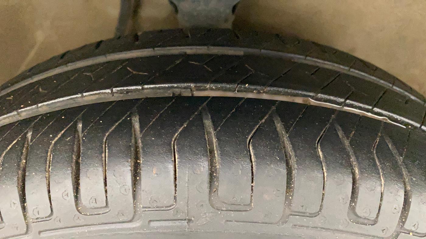2016 Maruti Alto K10 LXI (O), Petrol, Manual, 25,175 km, Right Front Tyre Tread