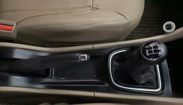 2018 Maruti Ciaz DELTA 1.5 SHVS MT PETROL, Petrol, Manual, 60,271 km, Gear Lever