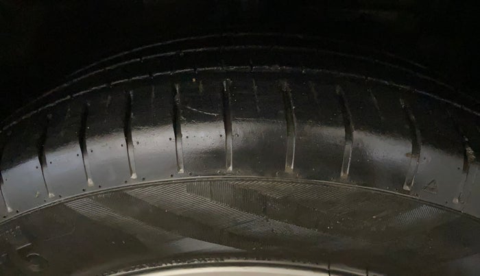 2018 Maruti Ciaz DELTA 1.5 SHVS MT PETROL, Petrol, Manual, 60,271 km, Right Front Tyre Tread