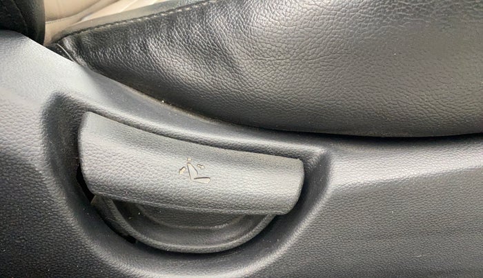 2016 Hyundai Grand i10 MAGNA 1.2 KAPPA VTVT, Petrol, Manual, 77,420 km, Driver Side Adjustment Panel