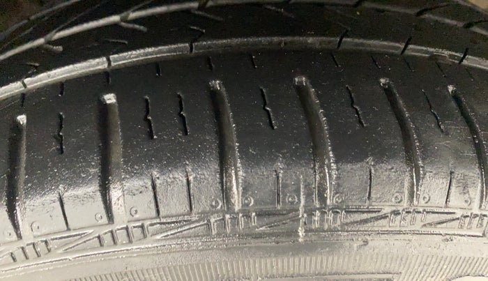 2016 Hyundai Grand i10 MAGNA 1.2 KAPPA VTVT, Petrol, Manual, 77,420 km, Right Front Tyre Tread