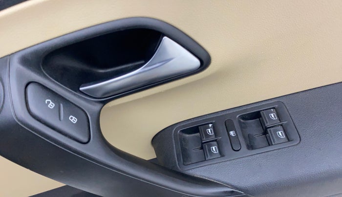 2016 Volkswagen Ameo HIGHLINE1.5L, Diesel, Manual, 69,246 km, Driver Side Door Panels Control