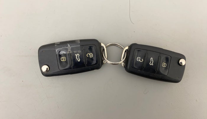 2016 Volkswagen Ameo HIGHLINE1.5L, Diesel, Manual, 69,246 km, Key Close Up