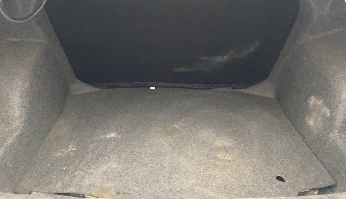 2016 Volkswagen Ameo HIGHLINE1.5L, Diesel, Manual, 69,246 km, Boot Inside