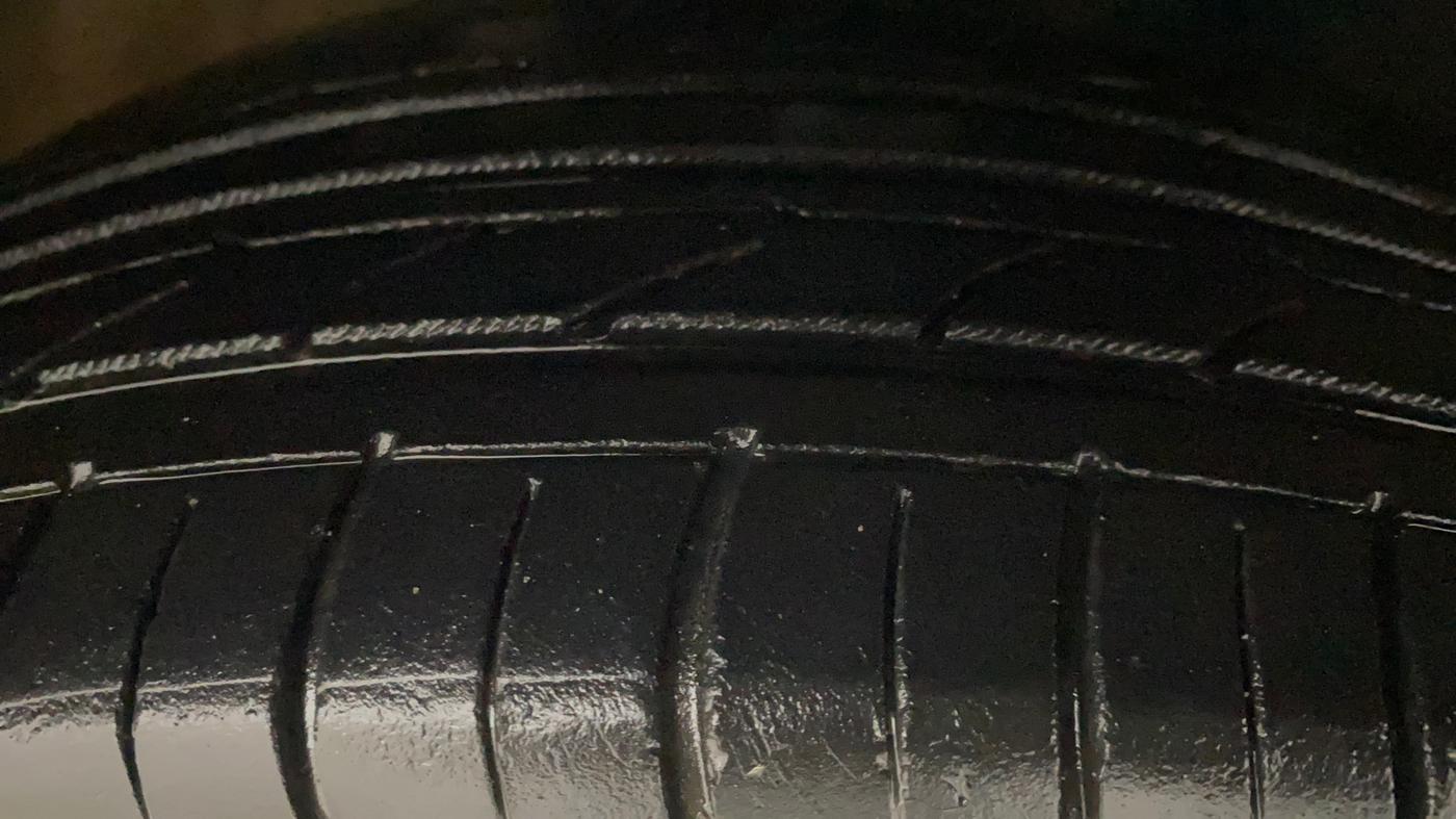 2016 Volkswagen Ameo HIGHLINE1.5L, Diesel, Manual, 69,309 km, Right Front Tyre Tread
