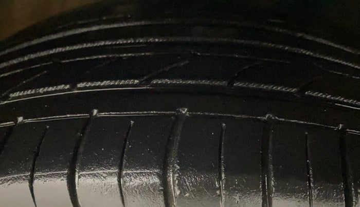 2016 Volkswagen Ameo HIGHLINE1.5L, Diesel, Manual, 69,246 km, Right Front Tyre Tread