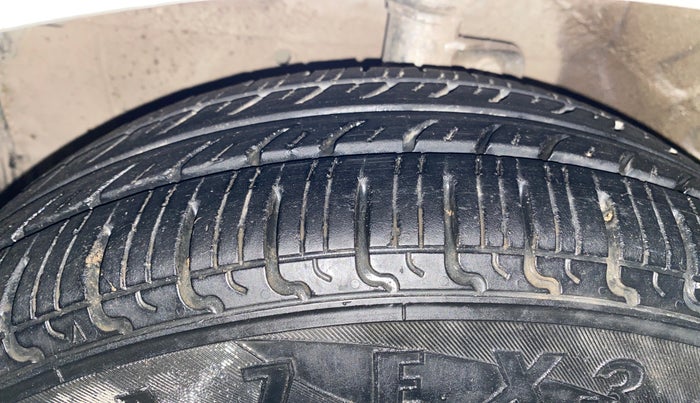2015 Maruti Celerio ZXI, Petrol, Manual, 77,079 km, Left Front Tyre Tread
