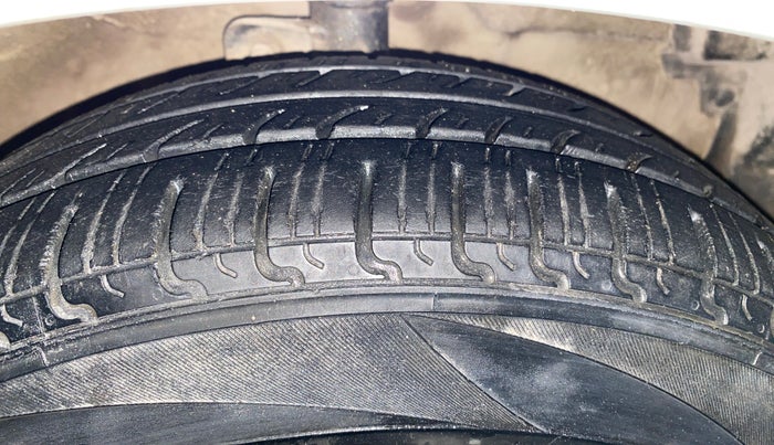 2015 Maruti Celerio ZXI, Petrol, Manual, 77,079 km, Right Front Tyre Tread